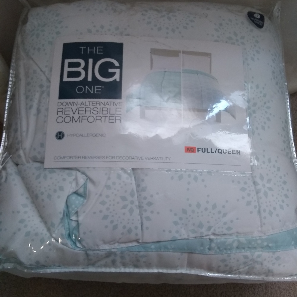 Comforter - Picture 2 of 4